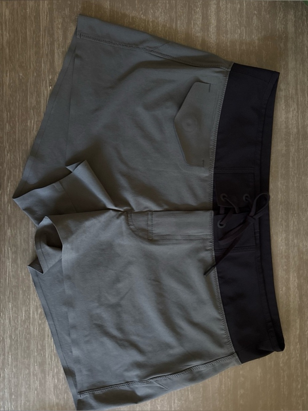 Athleta Hybrid Featherweight Shorts Quich Dry Swim to Hike Women’s Size 4 Gray